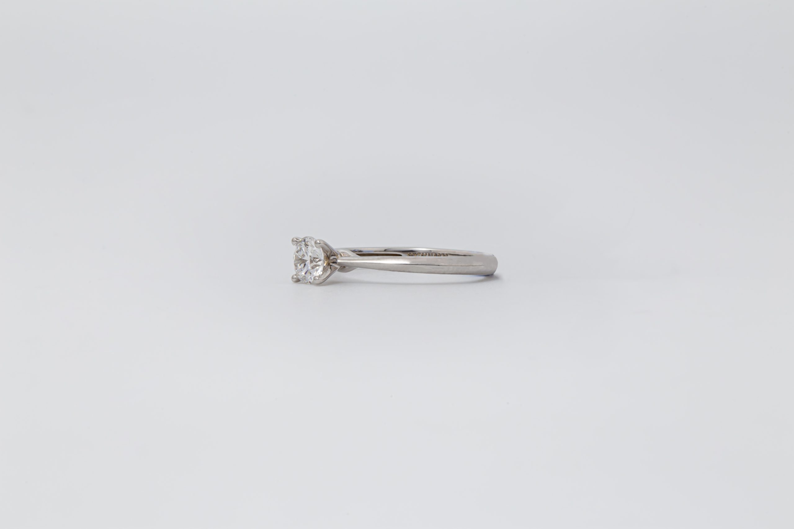 Anillo de compromiso oro blanco 14K con diamante Lab Grown solitario 60 pts - Imagen 2