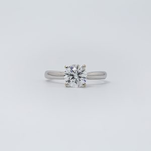 Anillo de compromiso oro blanco 14K con diamante GIA solitario 1.31 Qts