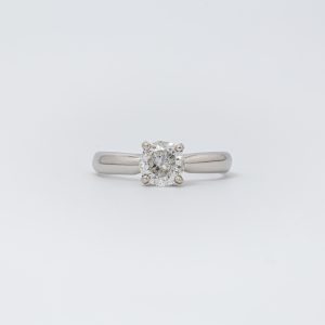 Anillo de compromiso oro blanco 14K con diamante solitario 1 Qts