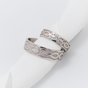 Argollas matrimoniales Infinito con zirconias o diamantes