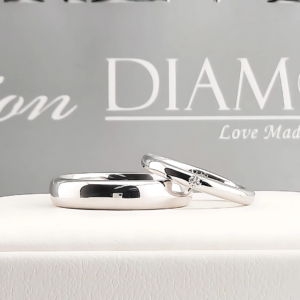 Argollas matrimoniales clásicas con zirconias o diamantes