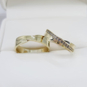 Argollas matrimoniales con churumbela