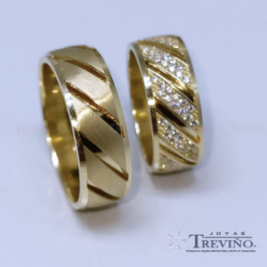 Argollas matrimoniales con diseño con zirconias o diamantes