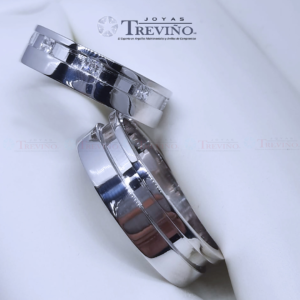 Argollas matrimoniales con diseño con zirconias o diamantes