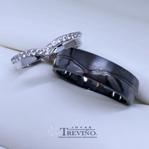 Argollas matrimoniales con churumbela y argolla acabado negro