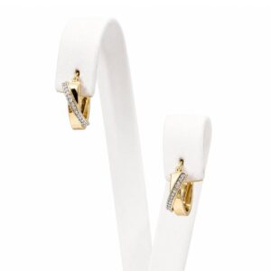 Arete moderno con zirconias en oro 10K